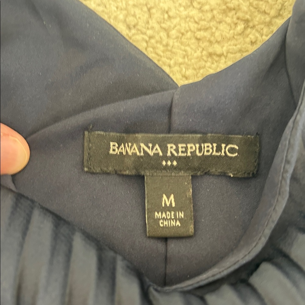 Banana Republic Green and Navy Spaghetti StrapPleated Dress - Picture 5 of 8